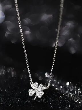 Silver Tone Clover Pendant Necklace - Silver